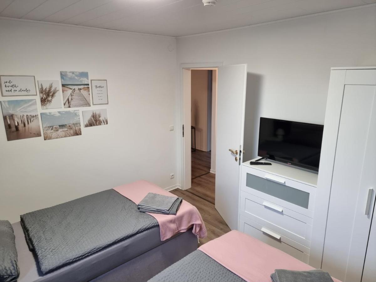 Gaestehaus-Ferienwohnung-Appartement Mit Terrasse - Naehe Kliniken/ Herzzentrum Бад Ойнхаузен Екстериор снимка