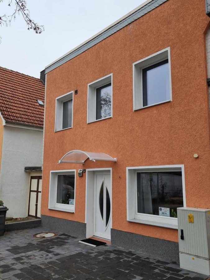 Gaestehaus-Ferienwohnung-Appartement Mit Terrasse - Naehe Kliniken/ Herzzentrum Бад Ойнхаузен Екстериор снимка