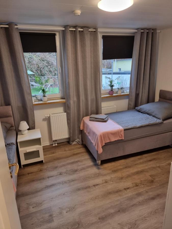 Gaestehaus-Ferienwohnung-Appartement Mit Terrasse - Naehe Kliniken/ Herzzentrum Бад Ойнхаузен Екстериор снимка
