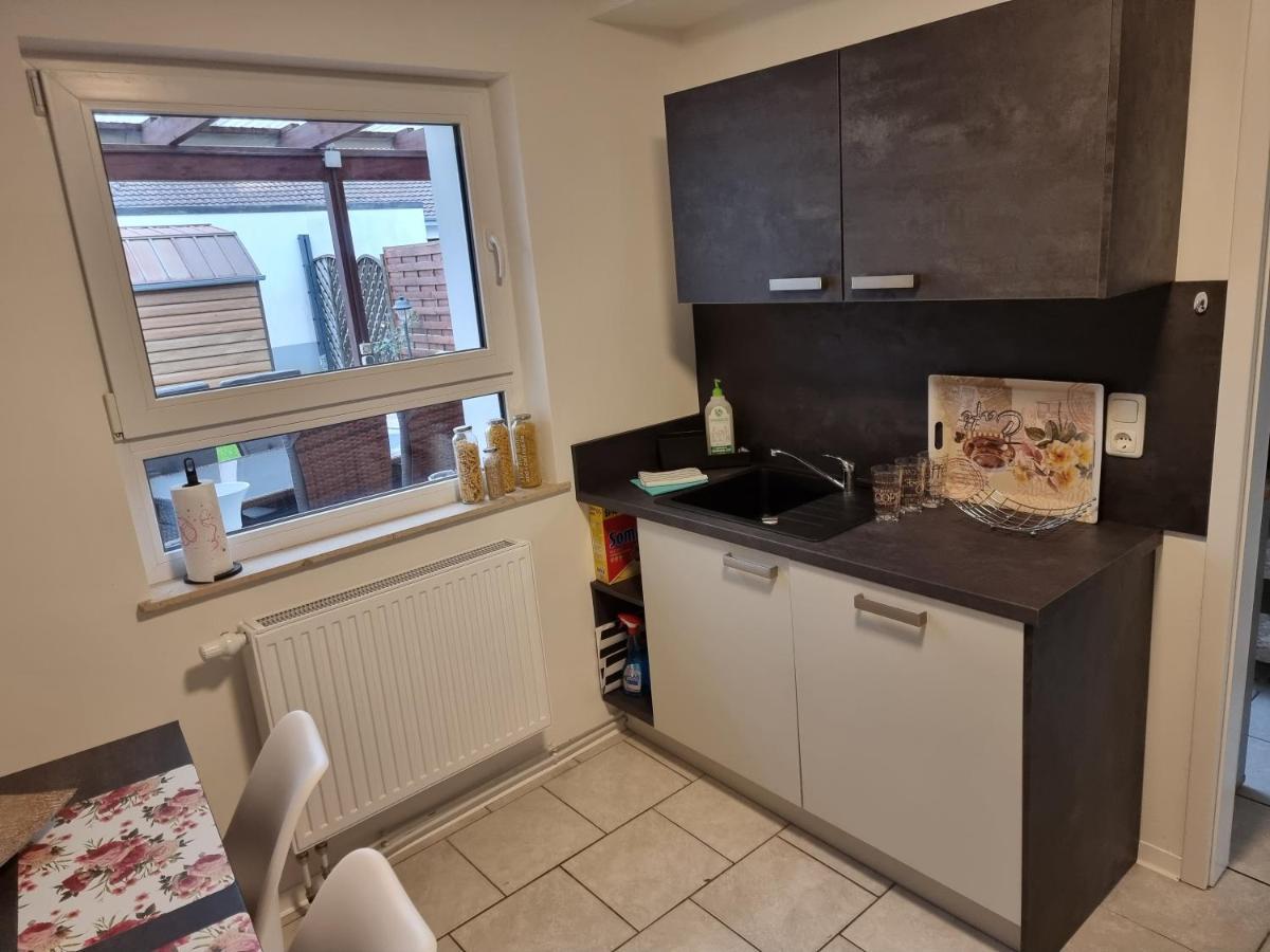 Gaestehaus-Ferienwohnung-Appartement Mit Terrasse - Naehe Kliniken/ Herzzentrum Бад Ойнхаузен Екстериор снимка